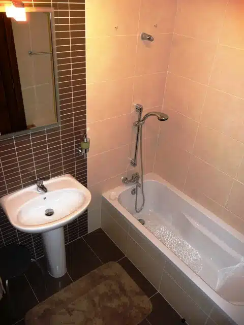 Vista Apartment Bathroom